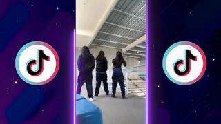 5. Girls Twerk with few clothes