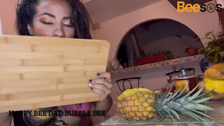 Ensalada de frutas endulzada con miel de abeja pura