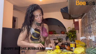 6. Ensalada de frutas endulzada con miel de abeja pura