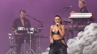 1. Tove Lo showed her breasts.(Live 2023 Paris). 2:42