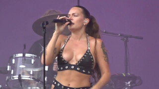 7. Tove Lo showed her breasts.(Live 2023 Paris). 2:42