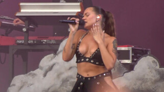 2. Tove Lo showed her breasts.(Live 2023 Paris). 2:42