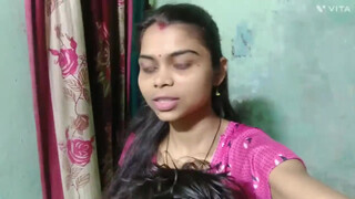 2. Teasing baby While doing breastfeeding at 1.39 showing boobs