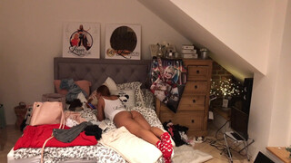 nice ass on bed from 02:48 before and after girls in thongs