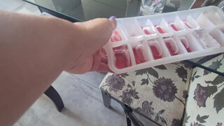 10. Mahzinha | pussy in mirror 0:25 – 0:36, 0:46 – 0:49, and 1:05 – 1:14; tugs on mons pubis 1:10 – 1:14