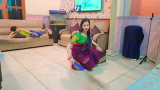 10. Soniraj real vlogs cleavage at starting