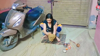 2. Soniraj real vlogs cleavage at starting