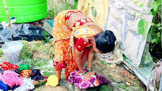 4. Puja blog bathing in saree with nip on blouse