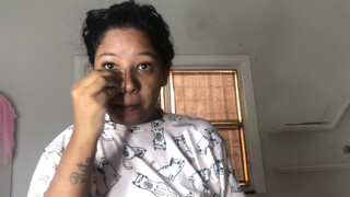 4. Cuidados com a pele (Ass throughout in mirror @ 3:44, 4:30, 4:55, 5:25)