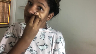 5. Cuidados com a pele (Ass throughout in mirror @ 3:44, 4:30, 4:55, 5:25)