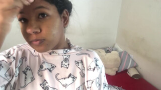 6. Cuidados com a pele (Ass throughout in mirror @ 3:44, 4:30, 4:55, 5:25)