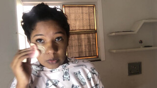 7. Cuidados com a pele (Ass throughout in mirror @ 3:44, 4:30, 4:55, 5:25)