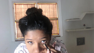 8. Cuidados com a pele (Ass throughout in mirror @ 3:44, 4:30, 4:55, 5:25)