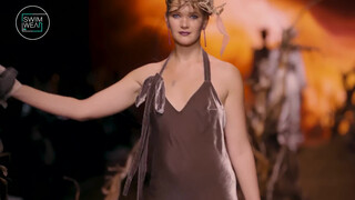 10. Fashion models in too transparent clothes. ???? 0:19, 2:15, 2:38, 3:58, 6:30.