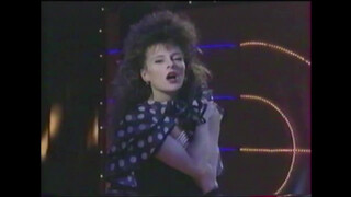 80s big hair girl strips completely nude in “Narcisso Show – Les bonbons à la menthe 4/7”