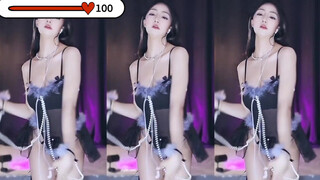 6. A sexy Chinese dancer naked booty dance(0:55-2:10)