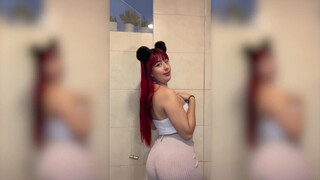 1. At 0:16 she show her boobs, I’m hard now…