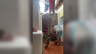 1. Ordenando el patio y montando la bicicleta