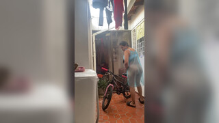 3. Ordenando el patio y montando la bicicleta
