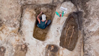 4. Vampire boobs at 5:50 and 6:20