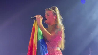 7. 9:27 Tove Lo flash