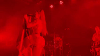 10. 9:27 Tove Lo flash