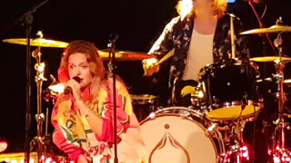 3:03 Tove Lo flash