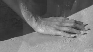 7. Washing the sand off… bush (4:33)