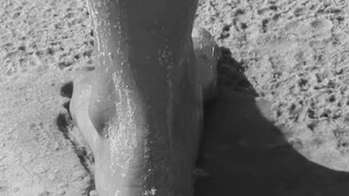8. Washing the sand off… bush (4:33)