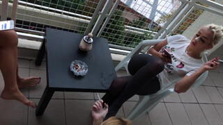 2. Transparent leggings no underwear crossed legs girls crotch