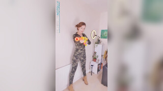 10. 00:49 – slow it down to 0.25 and see it ;)