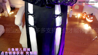 1. A kinky Chinese asmr continues to rub her pussy