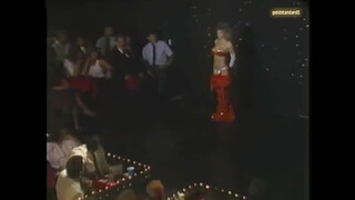 Vintage striptease (2:50)