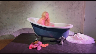 6. Voluptious performance artist disrobing (0:36)