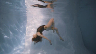 8. Nude Photo shoot under Water