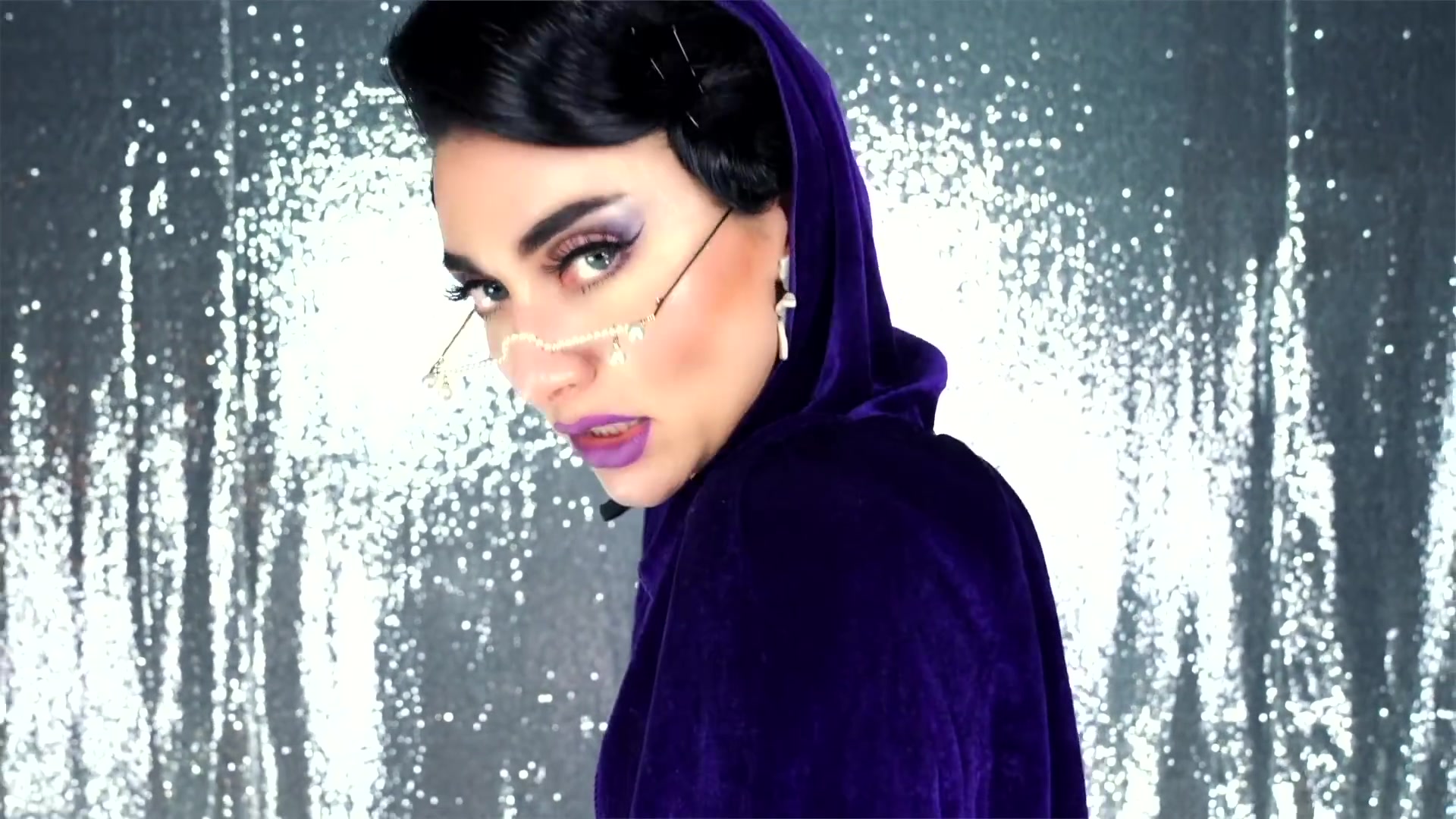 Qveen is showing a pointy one at 0:54 | Nude Video on YouTube