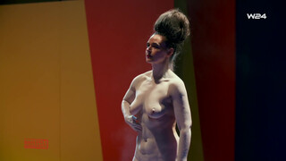 7. Nude performance artist