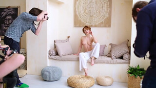 5. Regardez "Nude photoshoot with Marta 2" sur YouTube