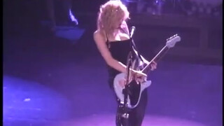 2. This is NOT the video we are accustomed to of Courtney Love flashing her boobs : Hole @ The Boston Orpheum Theatre