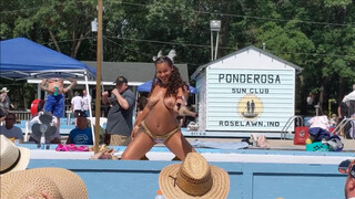 3. Thick Native American Hunni Monroe Gets Naked on Stage at Nudes a Poppin