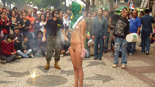 9. Is this performance art or is this a nude protest (or is it a bit of both?)... Performance do coletivo Teatro de Operações