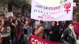 1. Chileans seem to enjoy participating in nude protests (3): Miles de manifestantes marchan contra la violencia machista en Chile
