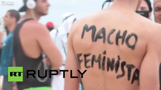 5. With Coronavirus, there won't be any of these shenanigans on beaches this summer - Brasil: las mujeres de playa muestran pechos desnudos como arma de protesta * contenido explícito *
