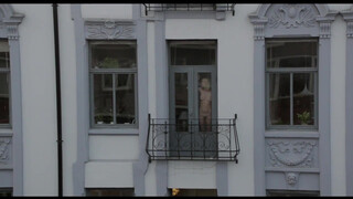 9. Stripping and pressing boobs against the window : Scene fra Blind - Vinduet