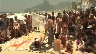 3. Topless in Rio : Brasileñas muestran sus senos; demandan igualdad y libertad en playas