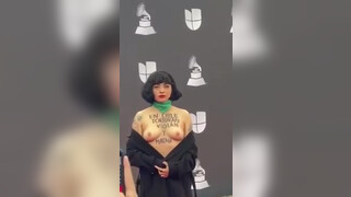 9. Topless protests : Mon Laferte denuncio la situación en Chile en la alfombra roja de los Grammy Latinos