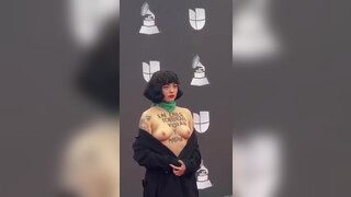 10. Topless protests : Mon Laferte denuncio la situación en Chile en la alfombra roja de los Grammy Latinos
