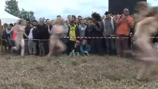 4. Crazy naked Norwegian kids in public : Det store nakenkappløpet