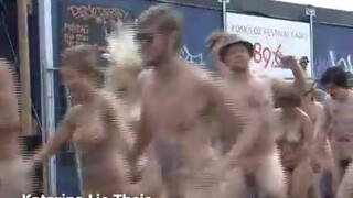 1. Crazy naked Norwegian kids in public : Det store nakenkappløpet