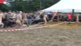 3. Crazy naked Norwegian kids in public : Det store nakenkappløpet